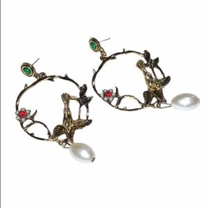 🐵10/$50 circle hollow bird earrings